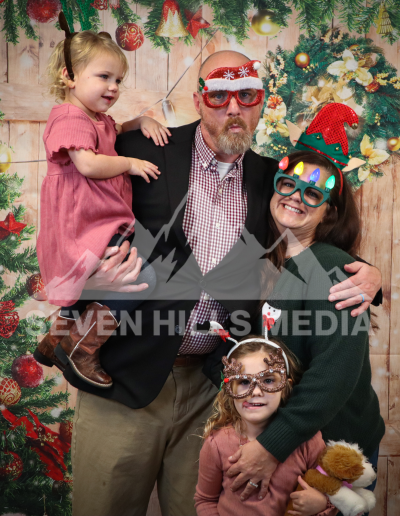GraceBuilt Church - Christmas Portraits - Photography - Waynesboro, VA