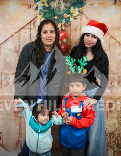 GraceBuilt Church - Christmas Portraits - Photography - Waynesboro, VA