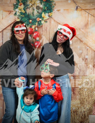 GraceBuilt Church - Christmas Portraits - Photography - Waynesboro, VA