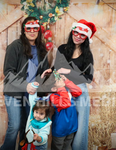 GraceBuilt Church - Christmas Portraits - Photography - Waynesboro, VA