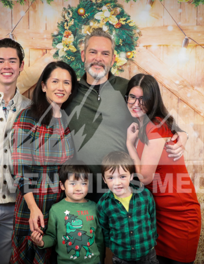 GraceBuilt Church - Christmas Portraits - Photography - Waynesboro, VA